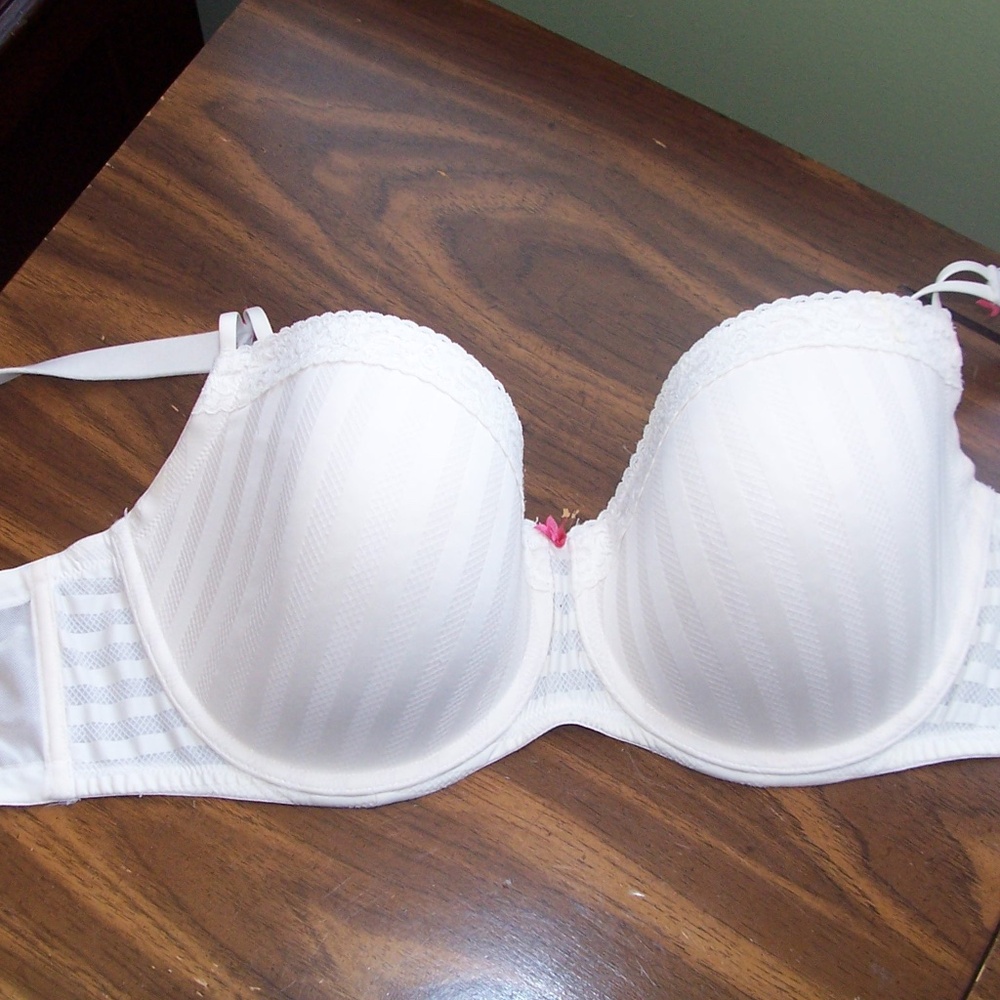 NWOT White Bra Size 42DD